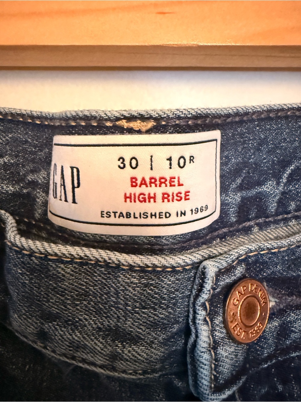 GAP Two-Tone Patchwork Blue Women's Relaxed Jeans - Picture 3 of 3